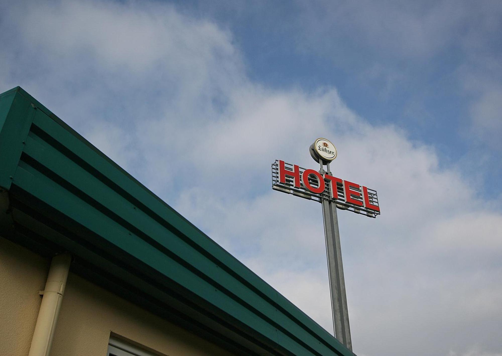 Hotel An Der Hasenheide Bentwisch エクステリア 写真