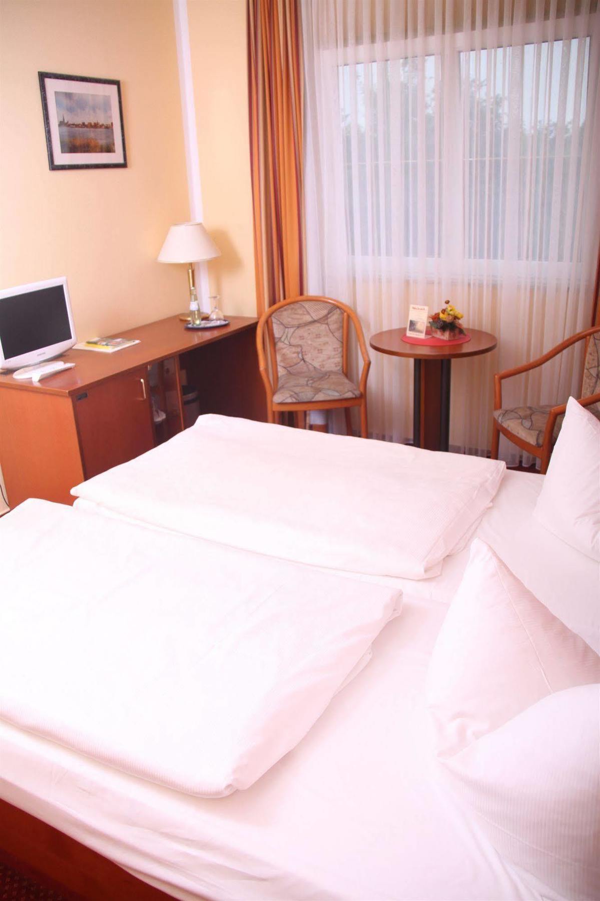 Hotel An Der Hasenheide Bentwisch エクステリア 写真
